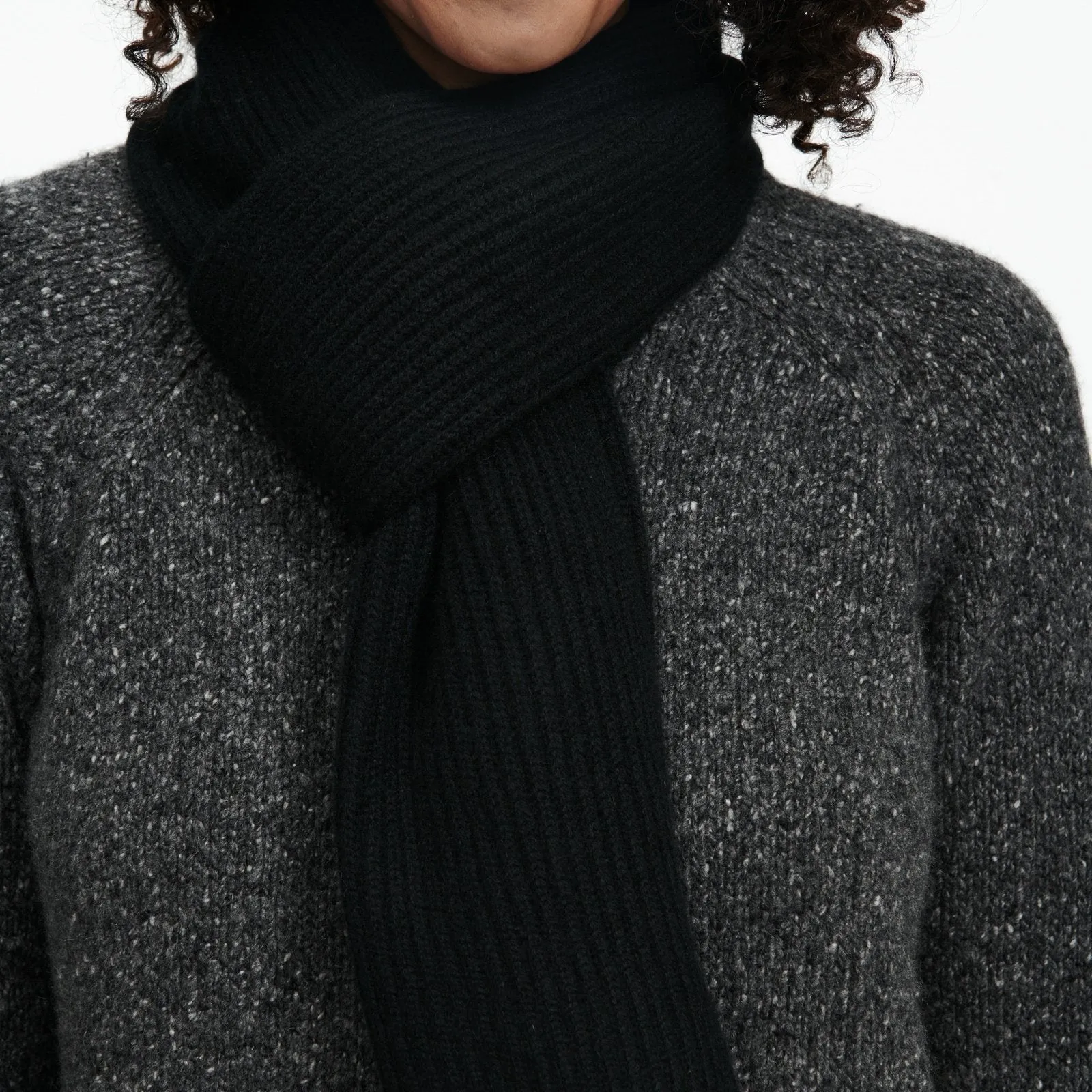 Signature Ribbed Cashmere Scarf