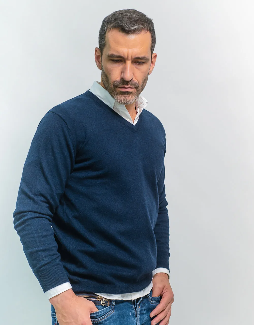 The Classic Cashmere V-Neck Pullover in Dark Navy